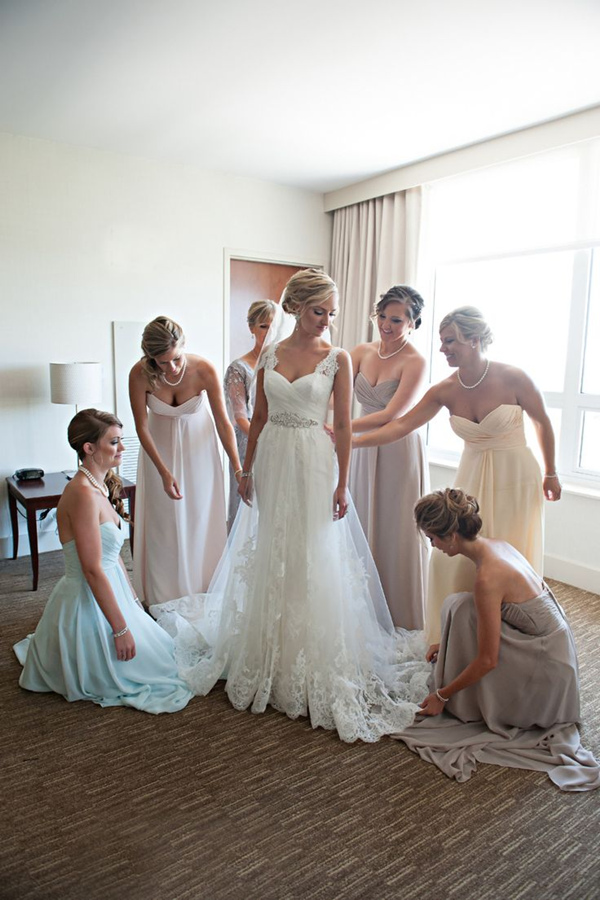 tradtional-wedding-photo-ideas-with-your-bridesmaids